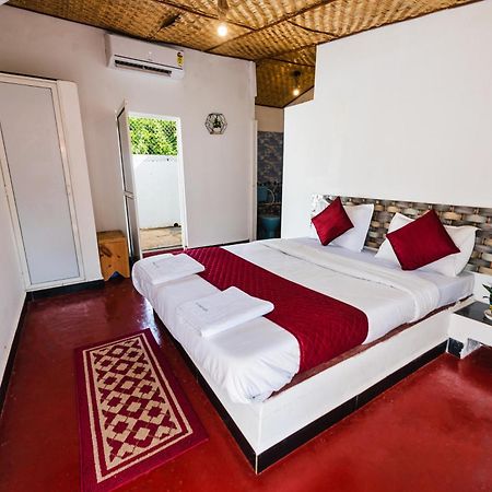 Hotel La Paulo'S Near Beach Resort Morjim Exterior photo
