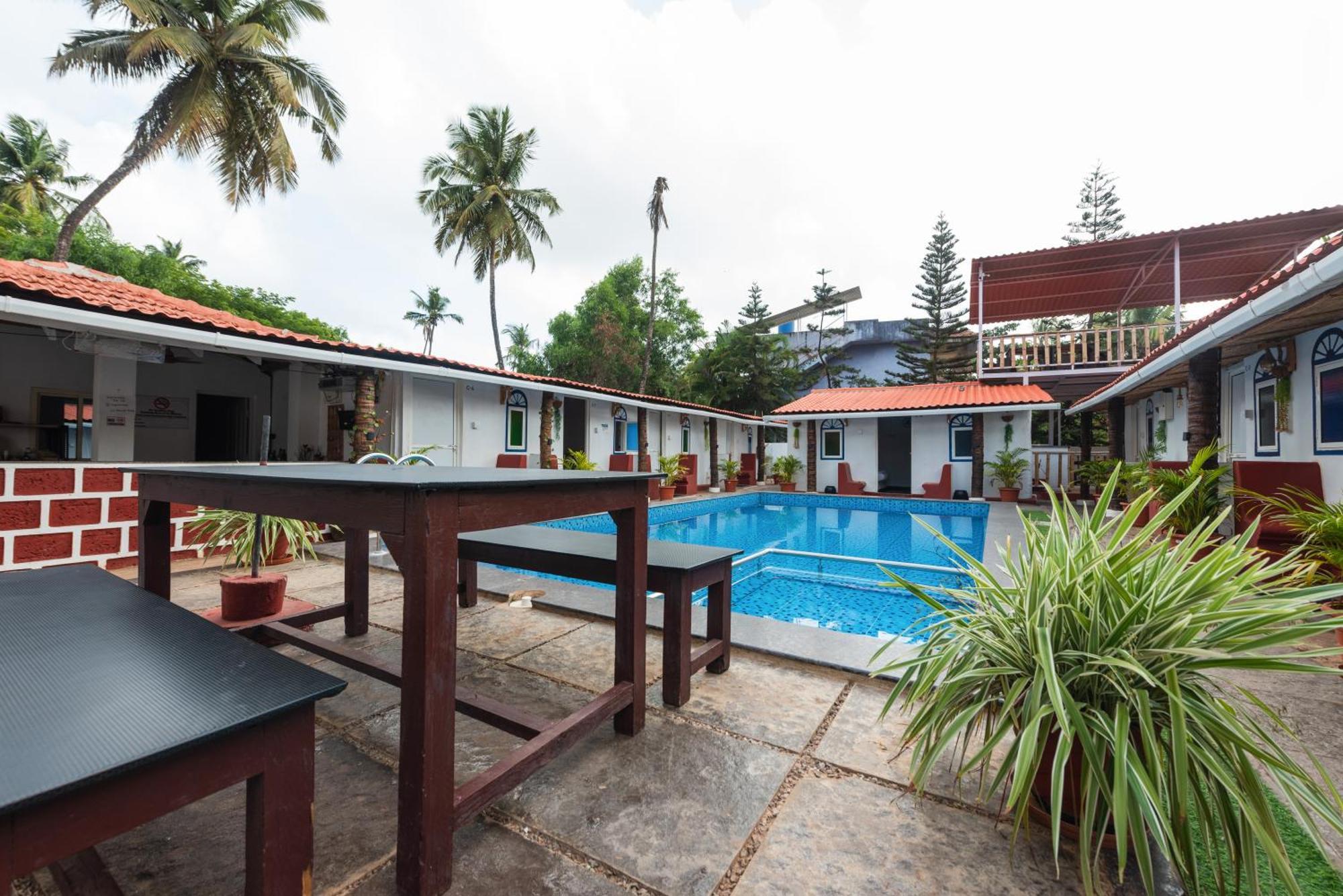 Hotel La Paulo'S Near Beach Resort Morjim Exterior photo