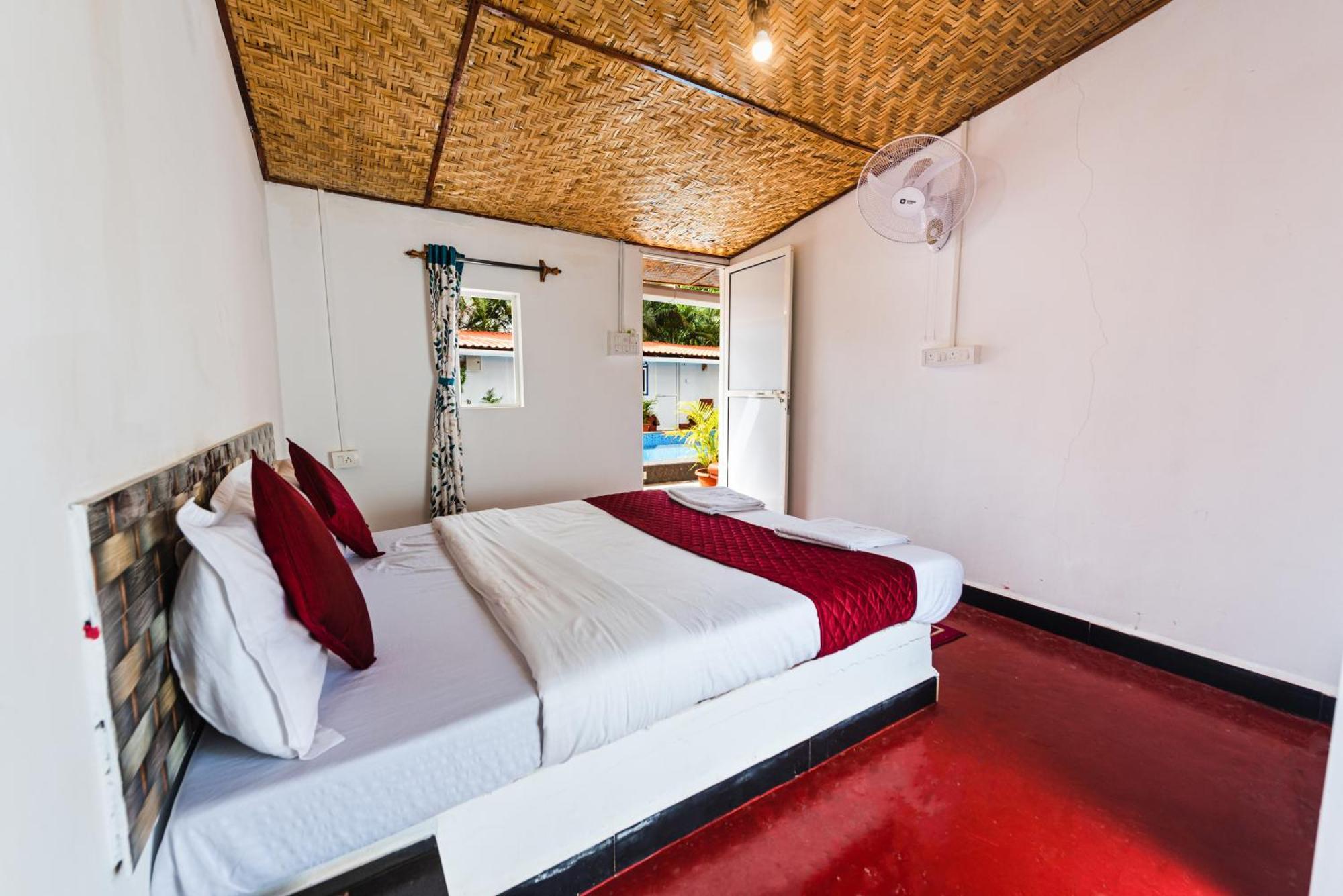 Hotel La Paulo'S Near Beach Resort Morjim Exterior photo