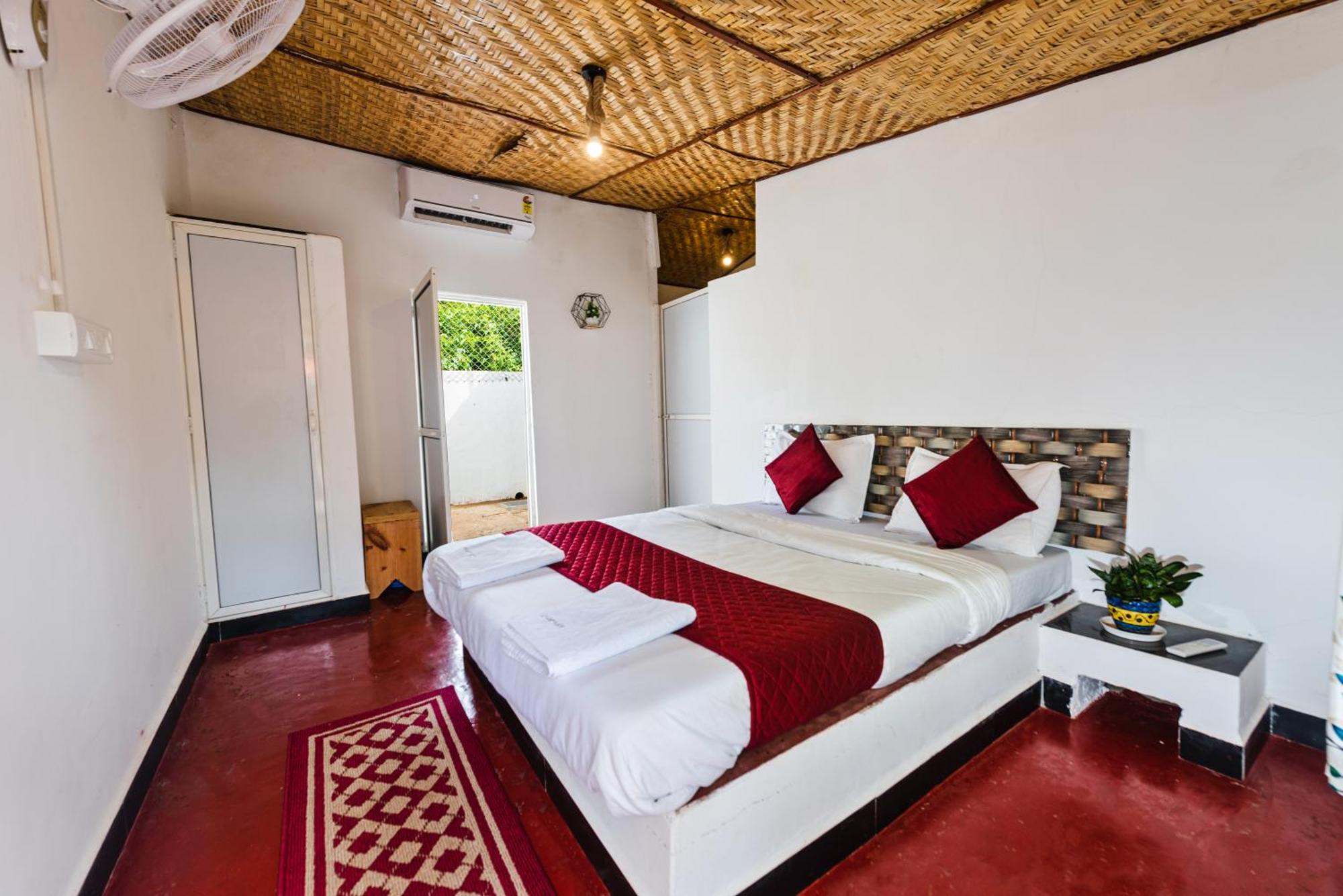 Hotel La Paulo'S Near Beach Resort Morjim Exterior photo