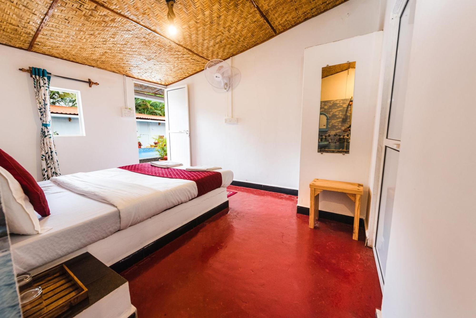 Hotel La Paulo'S Near Beach Resort Morjim Exterior photo