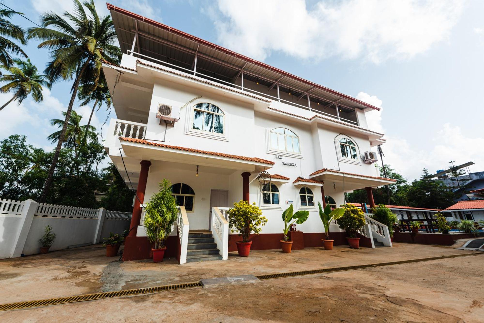 Hotel La Paulo'S Near Beach Resort Morjim Exterior photo